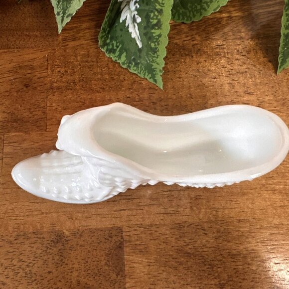 Fenton Milk Glass Hobnail Shoe White Boot Vintage Art Glass Figurine - Picture 5 of 6